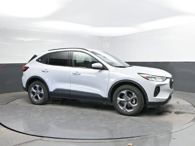 Used 2025 Ford Escape ST-Line Select AWD/4WD image 3