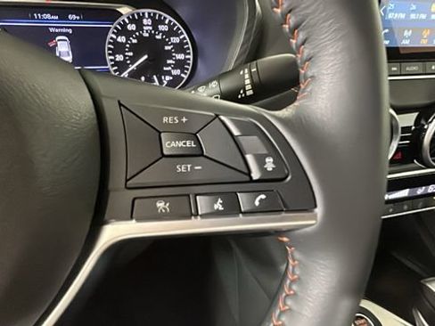 Used 2023 Nissan Sentra SR FWD image 17
