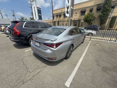 Used 2023 Lexus ES 300h w/ Premium Package FWD image 3
