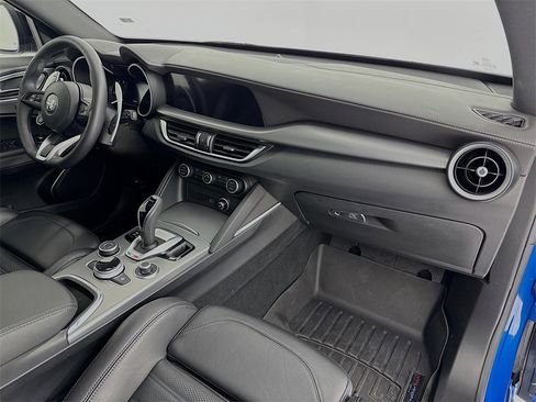 Used 2023 Alfa Romeo Stelvio Veloce image 32