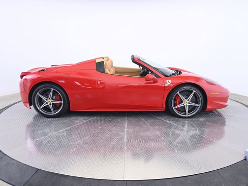 Used 2013 Ferrari 458 Spider image 8