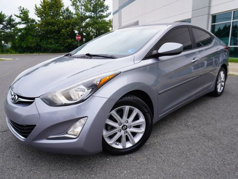 Used 2015 Hyundai Elantra SE w/ Option Group 02 FWD image 3