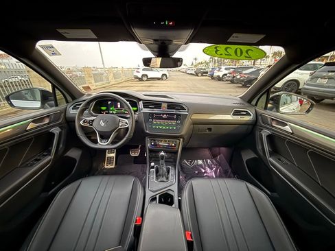 Used 2023 Volkswagen Tiguan SE R-Line image 15