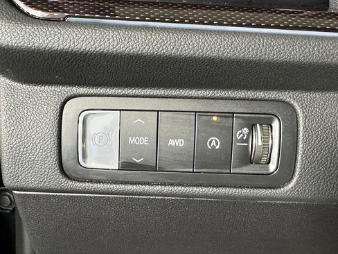 Used 2025 Chevrolet Traverse Z71 w/ Enhanced Driving Package AWD/4WD image 25