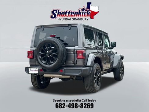 Used 2025 Jeep Wrangler Unlimited Sahara w/ Safety Group AWD/4WD image 7