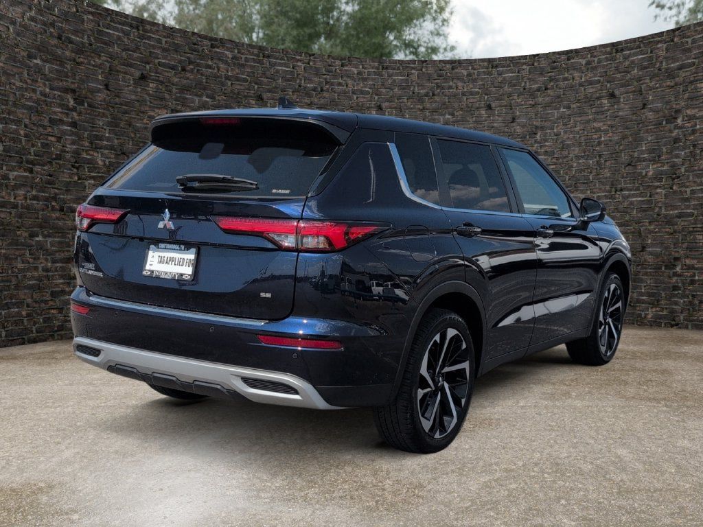 Used 2022 Mitsubishi Outlander SE AWD/4WD image 7