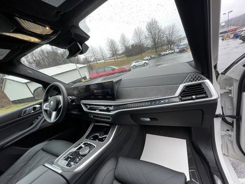 Used 2025 BMW X7 xDrive40i w/ M Sport Package image 12