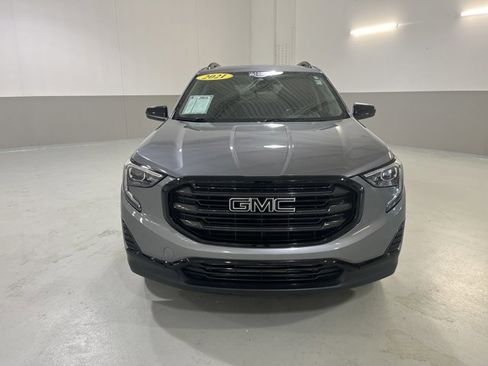 Used 2021 GMC Terrain SLE w/ Driver Convenience Package image 2
