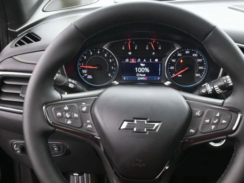 Used 2023 Chevrolet Equinox Premier AWD/4WD image 9