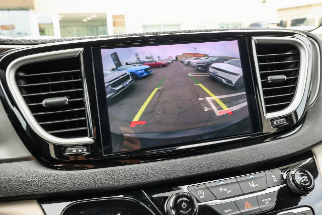 Used 2024 Chrysler Pacifica Touring-L FWD image 27