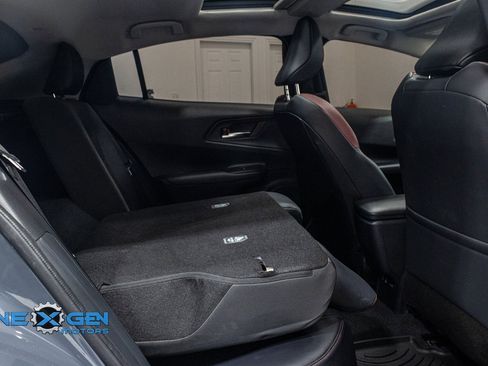 Used 2025 Toyota Prius Plug-In Hybrid image 36