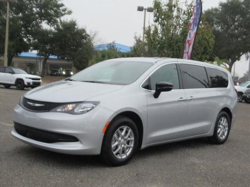 New 2026 Chrysler Voyager LX image 3