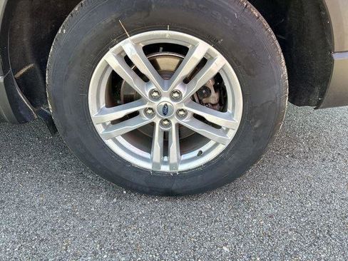 Used 2023 Ford Explorer XLT image 27