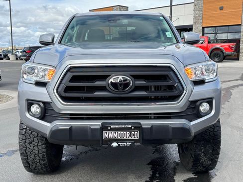 Used 2020 Toyota Tacoma SR5 AWD/4WD image 2