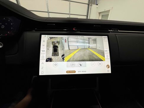 Used 2025 Land Rover Range Rover Long Wheelbase Autobiography image 35