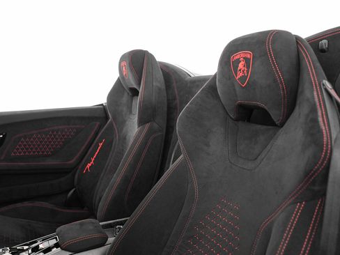 Used 2018 Lamborghini Huracan Performante AWD/4WD image 16