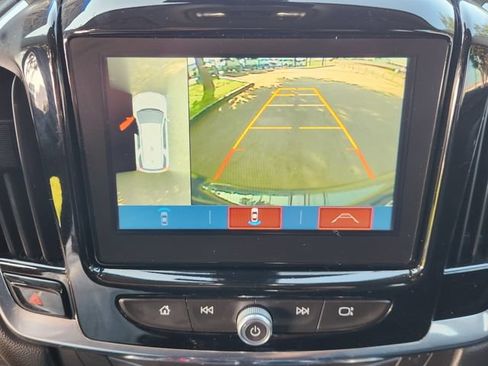 Used 2018 Chevrolet Traverse Premier w/ Driver Confidence II Package FWD image 17