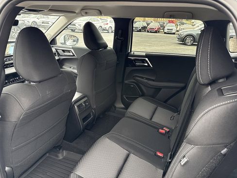 New 2025 Mitsubishi Outlander ES image 25
