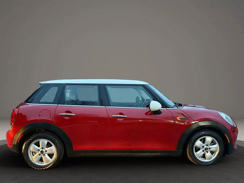 Used 2015 MINI Cooper 4-Door Hardtop image 8