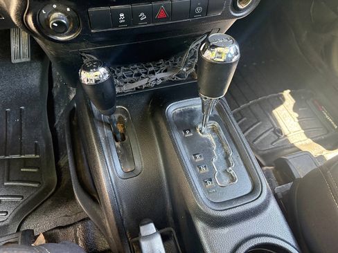 Used 2013 Jeep Wrangler Rubicon AWD/4WD image 13