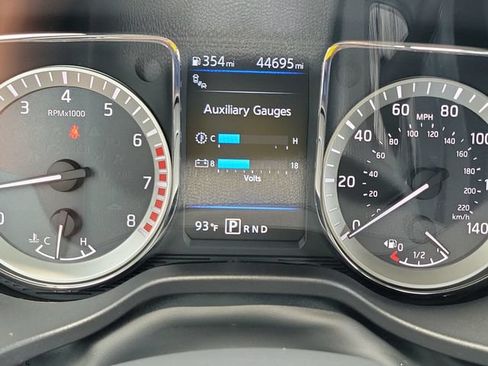Used 2019 Nissan Titan SV w/ SV Convenience Package RWD image 14