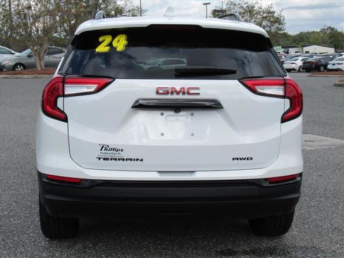 Used 2024 GMC Terrain SLT w/ Tech Package image 5