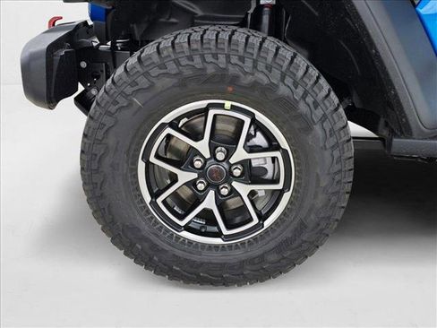 New 2025 Jeep Gladiator Rubicon w/ Convenience Group image 10