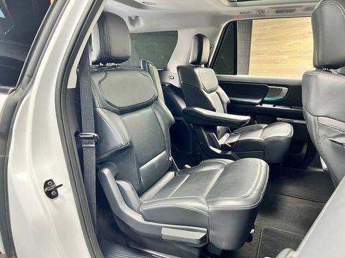 Used 2025 Ford Expedition Max Platinum AWD/4WD image 11