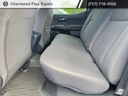 Used 2018 Toyota Tacoma TRD Off-Road AWD/4WD image 19