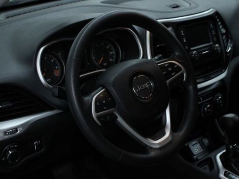 Used 2014 Jeep Cherokee Sport FWD image 11