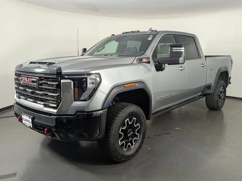 Used 2025 GMC Sierra 2500 AT4X image 4