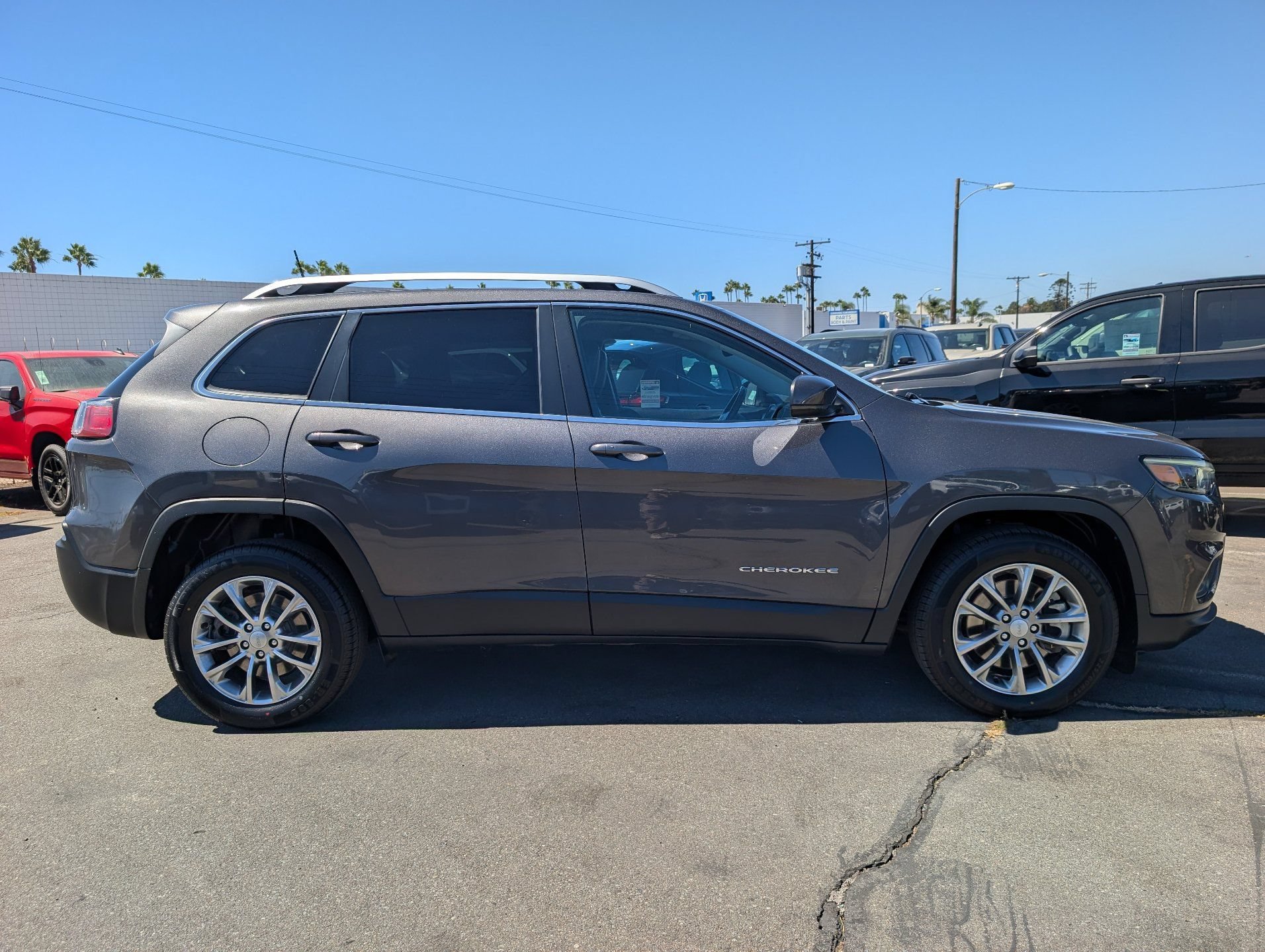 Used 2021 Jeep Cherokee Latitude Lux w/ Comfort/Convenience Group FWD image 7