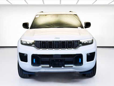 Used 2023 Jeep Grand Cherokee Overland image 2