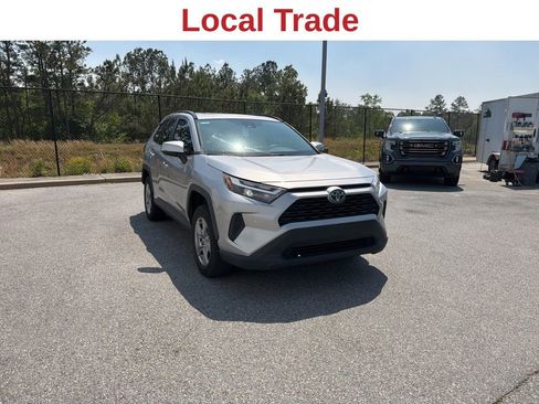Used 2022 Toyota RAV4 XLE w/ Convenience Package image 5