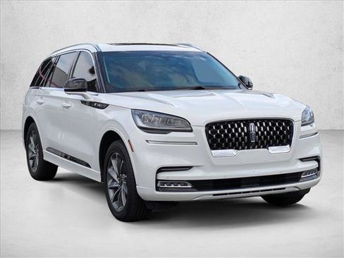 Used 2020 Lincoln Aviator Grand Touring w/ Elements Package Plus AWD/4WD image 3