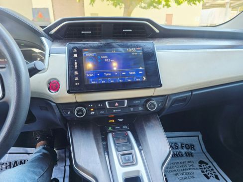 Used 2018 Honda Clarity Plug-In Hybrid image 19
