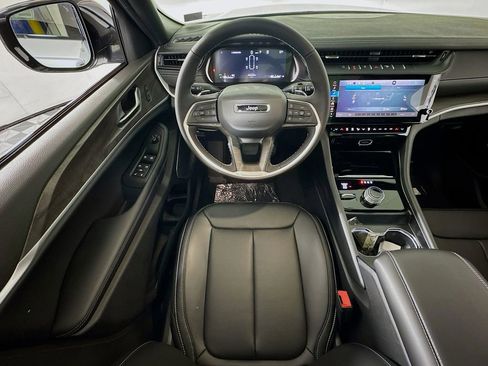 New 2026 Jeep Grand Cherokee L Limited w/ Luxury Tech Group II AWD/4WD image 23