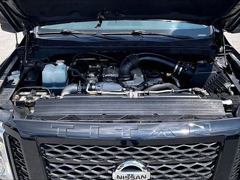 Used 2017 Nissan Titan PRO-4X AWD/4WD image 11
