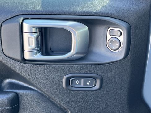 Used 2024 Jeep Wrangler Unlimited AWD/4WD image 17