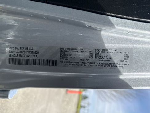 Used 2023 Jeep Wrangler Unlimited Sahara w/ Cold Weather Group image 19