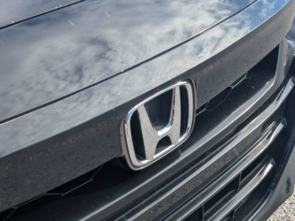 Used 2018 Honda Accord Sport image 11