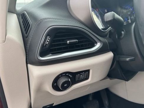 Used 2011 Chrysler Town & Country Touring-L w/ Entertainment Group #2 image 21