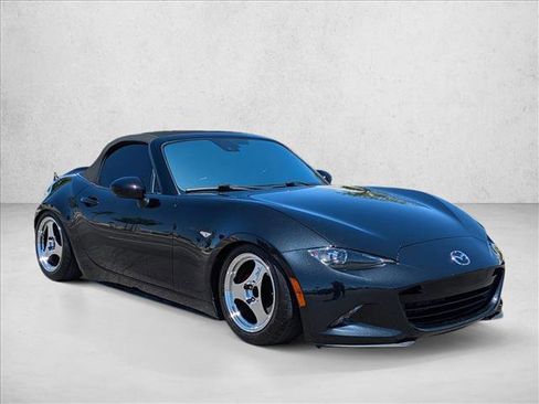 Used 2022 MAZDA MX-5 Miata Sport RWD image 3
