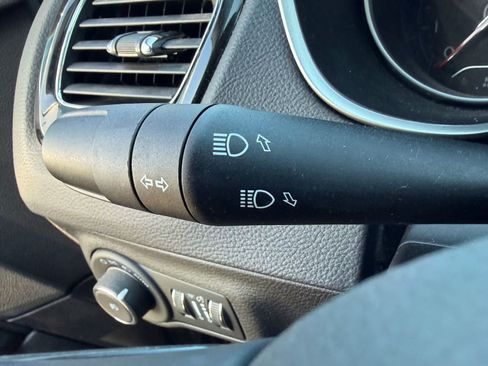 Used 2021 Jeep Compass Latitude w/ Sun and Sound Group FWD image 11