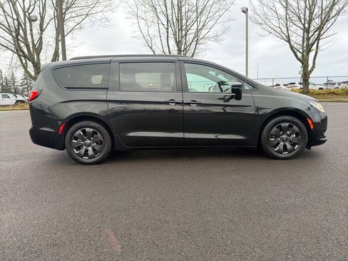 Used 2019 Chrysler Pacifica Limited w/ Advanced Safetytec Group image 8