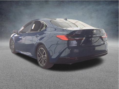 Used 2025 Toyota Camry XLE FWD image 11