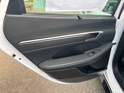 New 2025 Hyundai Sonata Limited image 12