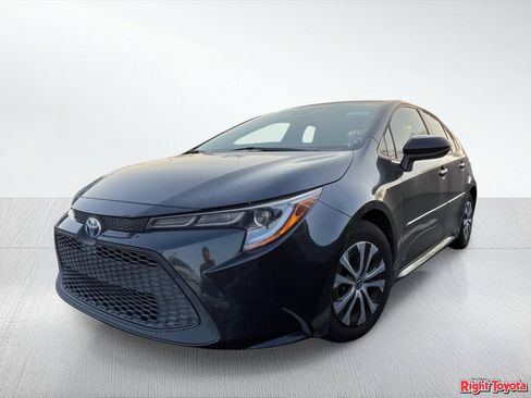 Certified 2022 Toyota Corolla LE FWD image 2