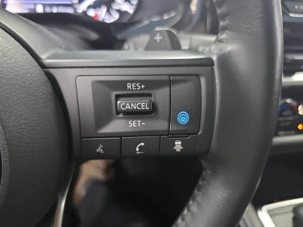 Used 2025 Nissan Pathfinder SV FWD image 29
