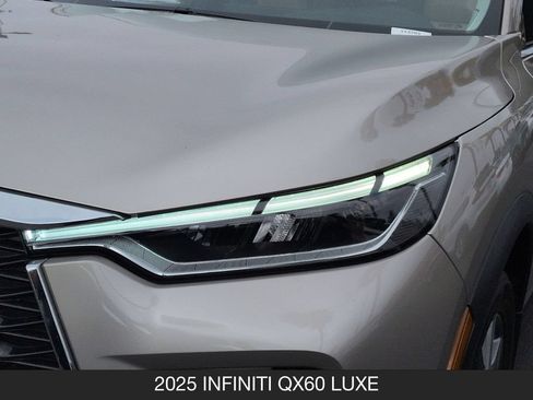 Used 2025 INFINITI QX60 Luxe FWD image 10